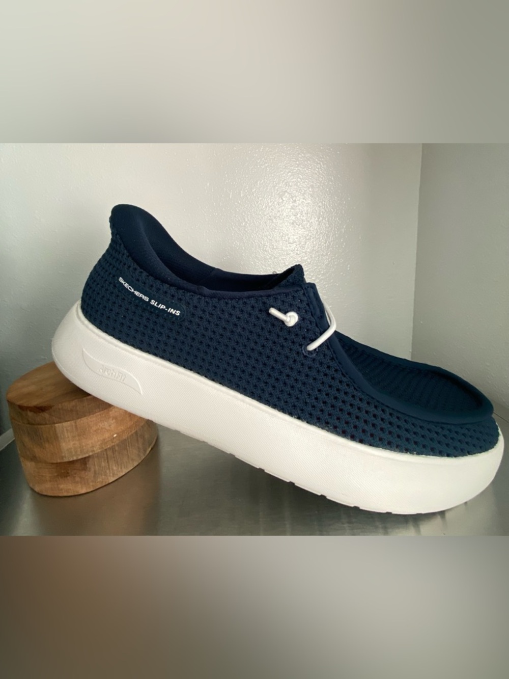 SKECHERS MENS NAVY MESH GO WALK MAX-ARCH FIT SLIP-INS PLATFORM SNEAKERS